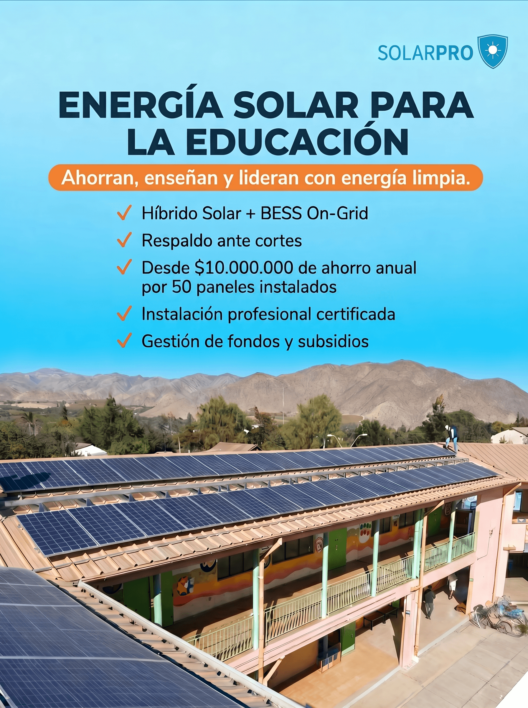 Escuela en el norte de Chile con paneles solares e infografía de energía solar para la educación